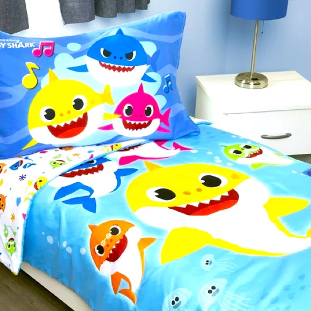 Nickelodeon Baby Shark 4 Piece Toddler Bed Set